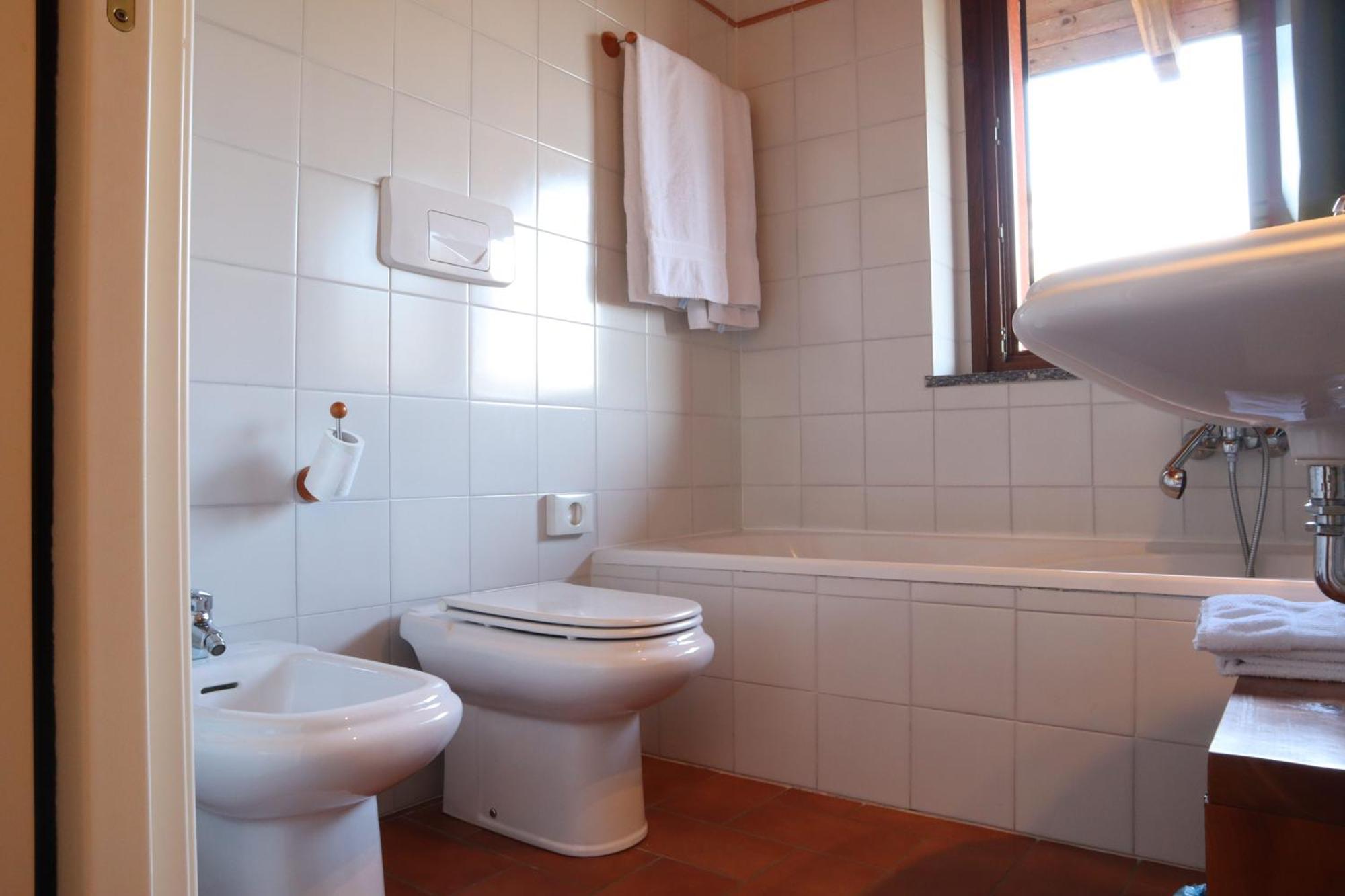 Relais Ca Nova Guest House Bogogno ภายนอก รูปภาพ