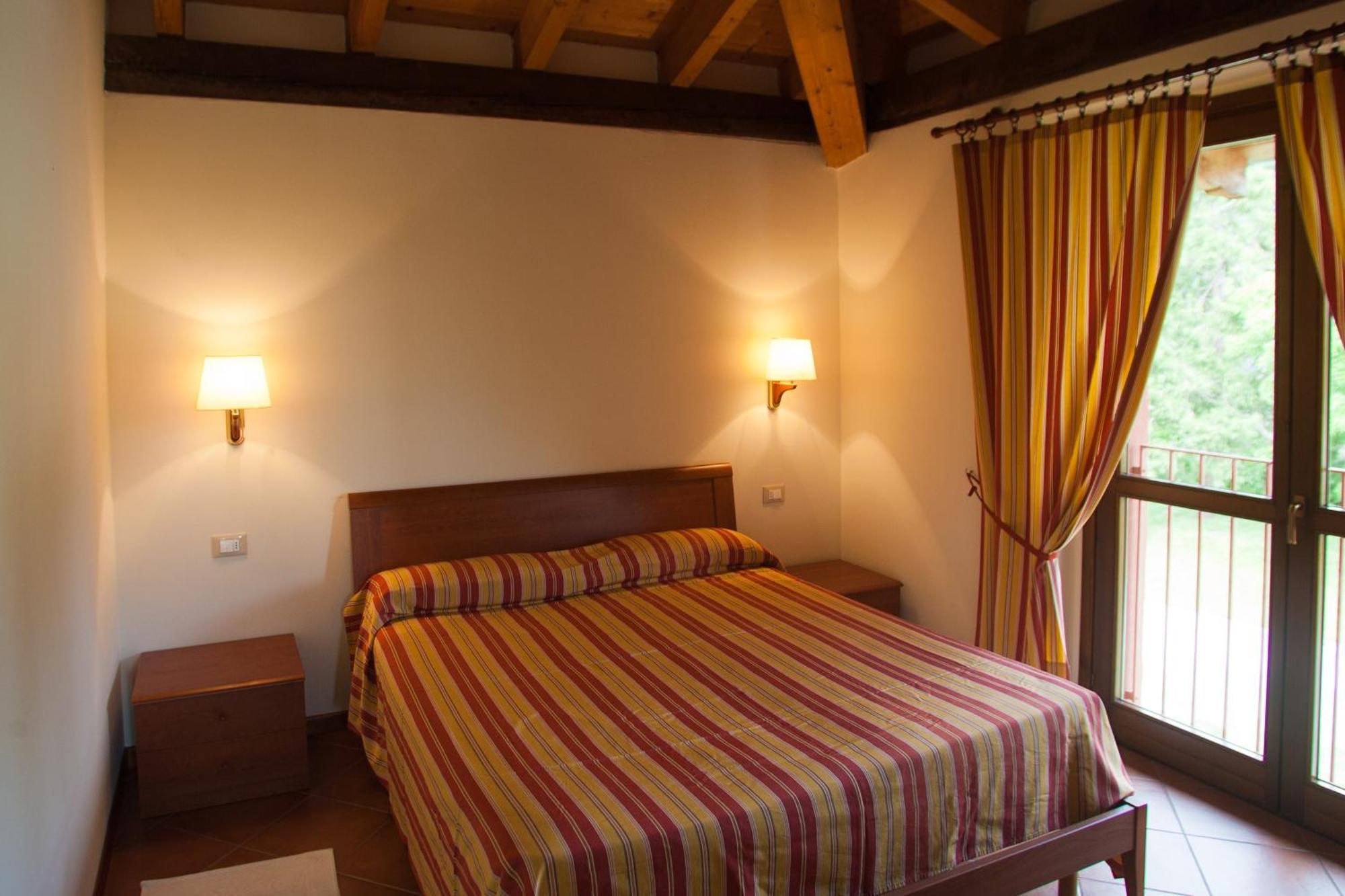 Relais Ca Nova Guest House Bogogno ภายนอก รูปภาพ