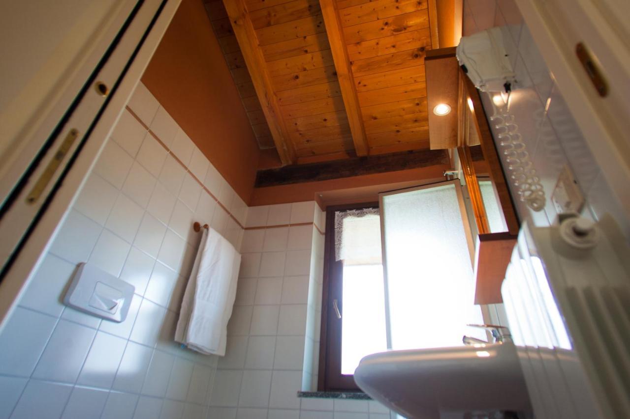 Relais Ca Nova Guest House Bogogno ภายนอก รูปภาพ
